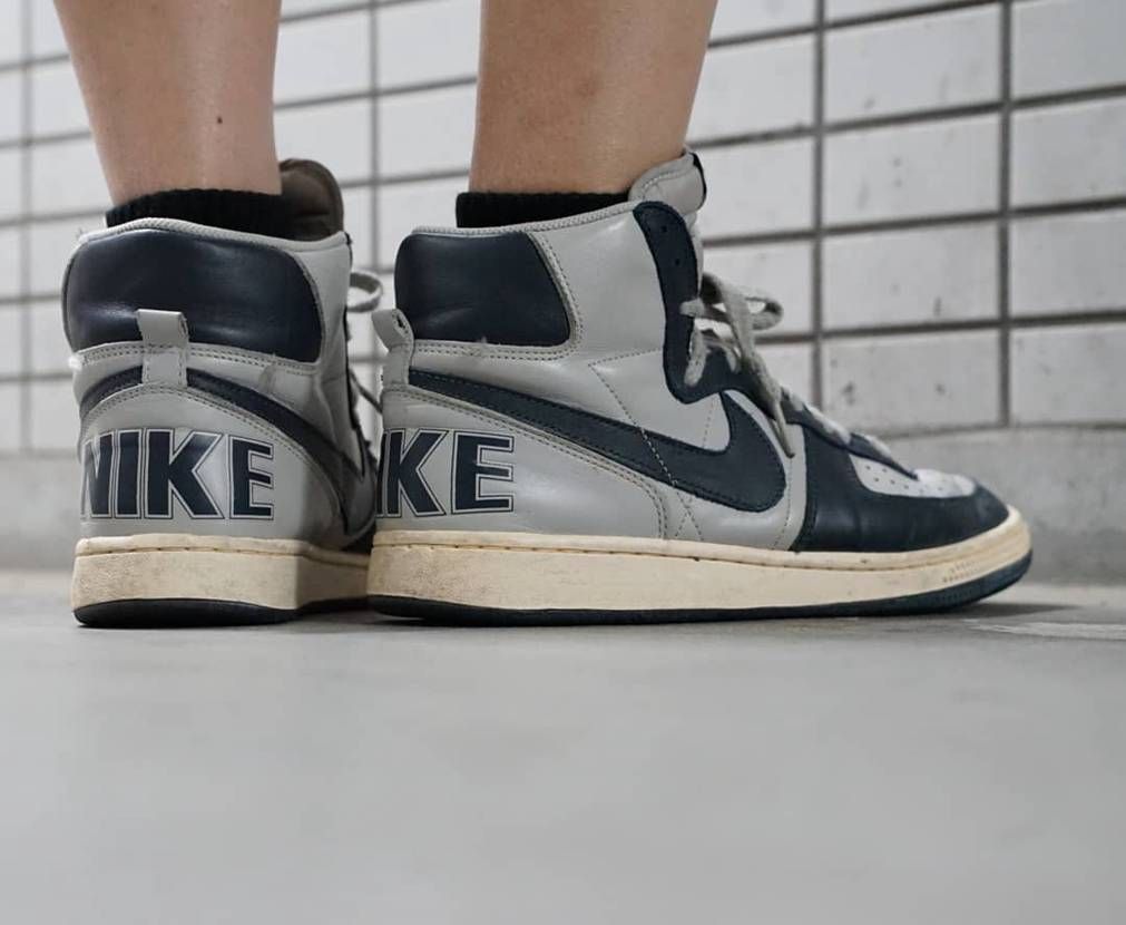 昨日の今日のスニーカー
2021年4月25日
NIKE TE