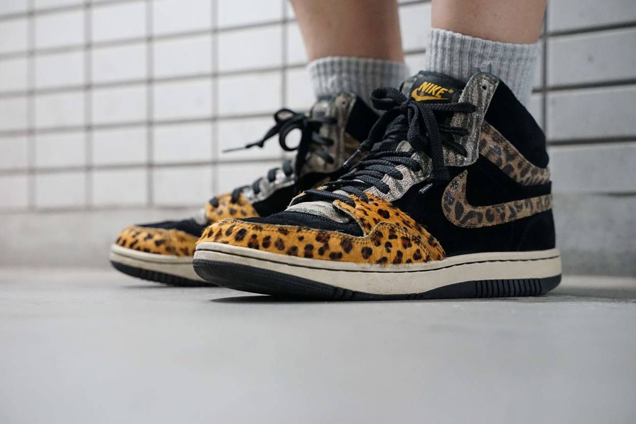 今日のスニーカー
2021年8月22日
NIKE COURT FORCE H
