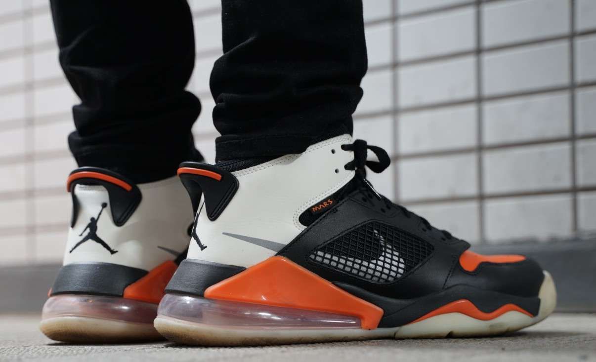 昨日の今日のスニーカー
2025/04/18
NIKE 