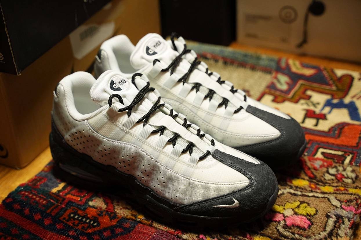 サイドパネルが剥がせるギミックが面白そうだったのでAIR MAX95 BB SE