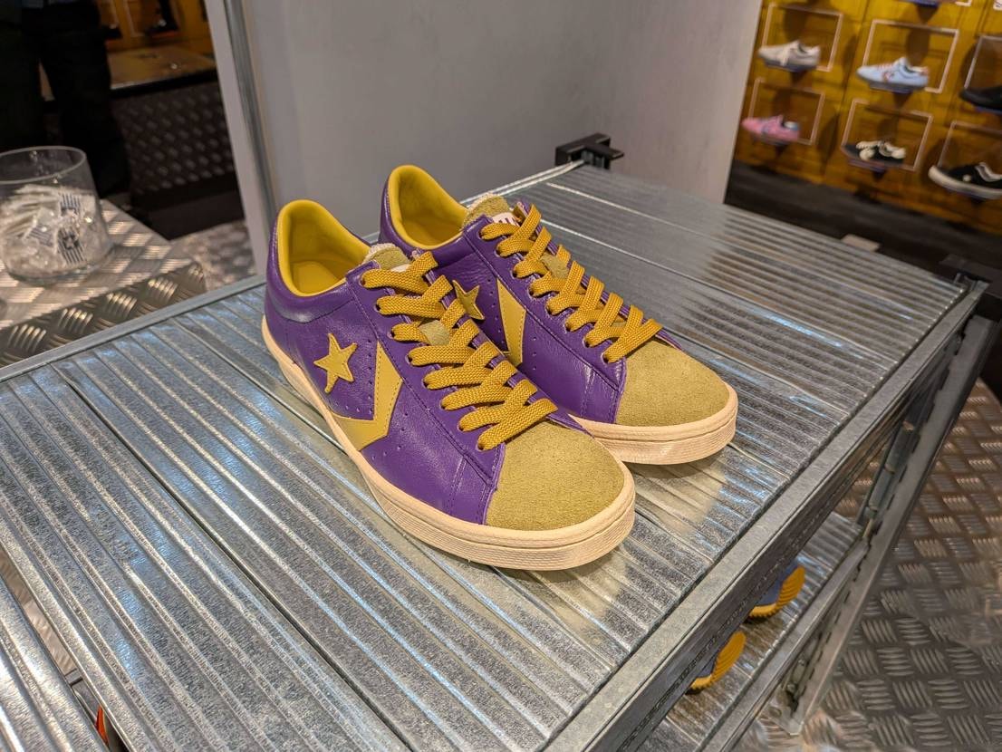 2足買っちゃった。
コンバース原宿の並びはだいたい50〜5