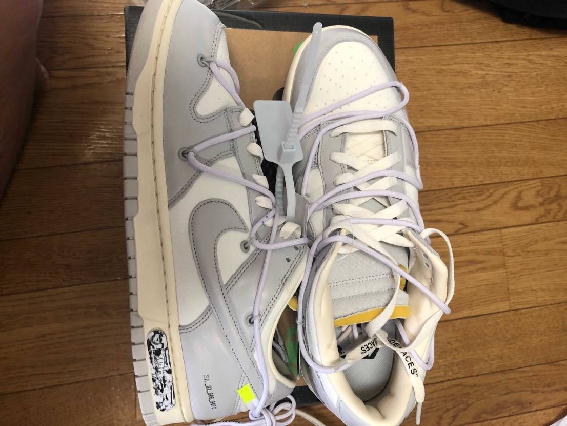 うーん🧐　
昇天　
オーバーシューレースになんか青い塗料が付いてるが、転売と