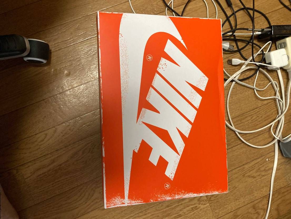 先週の土曜日30サイズで少し安めに買ったから心配だったけど届いた　
スニダンに