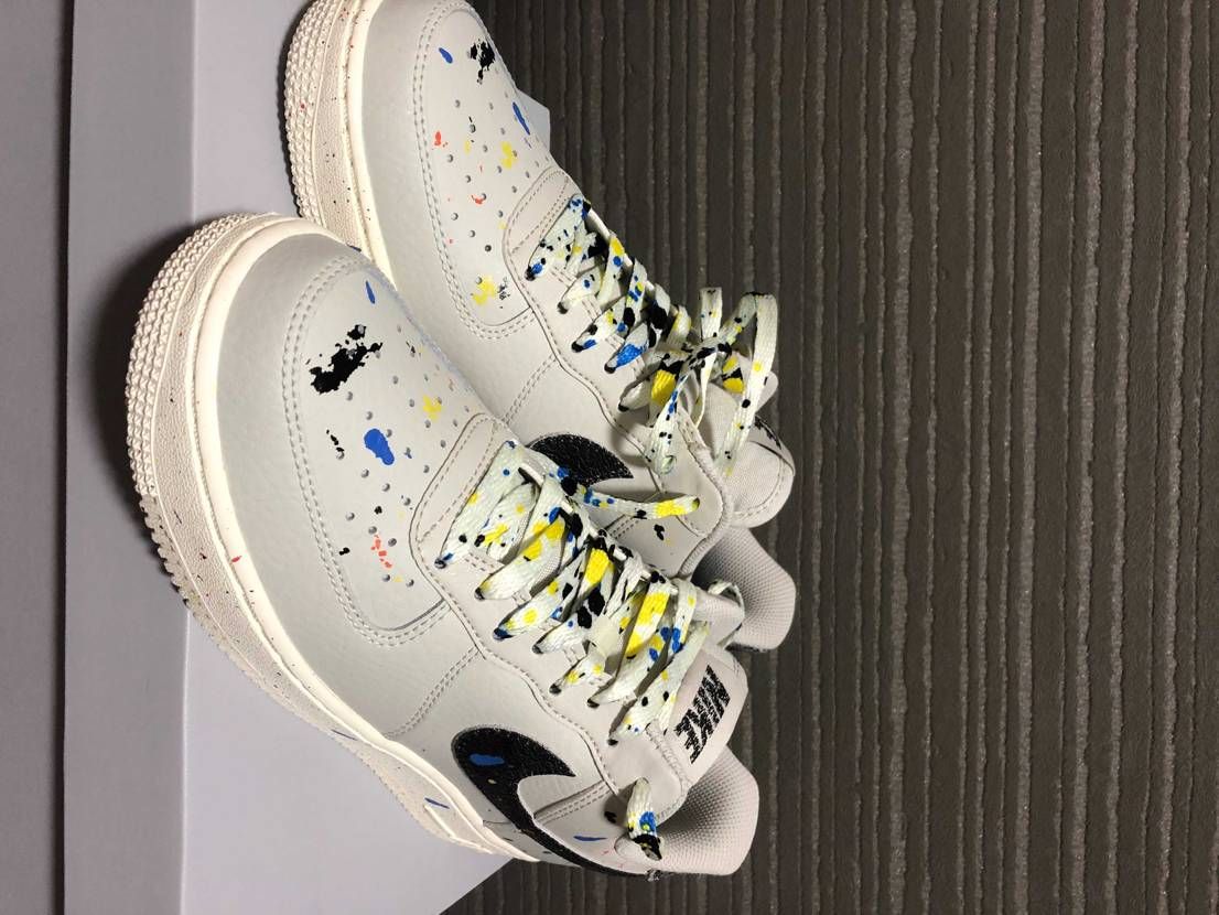 公式で出てた画像よりもグレーが強いけどいい感じ。
特殊な奴だから仕方ないけど靴