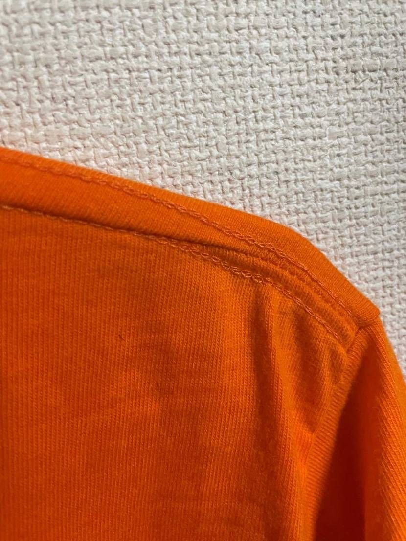 1枚目の写真の縫い目ですがすごく雑なんですが本物ですか？
2枚目の写真ですが縫