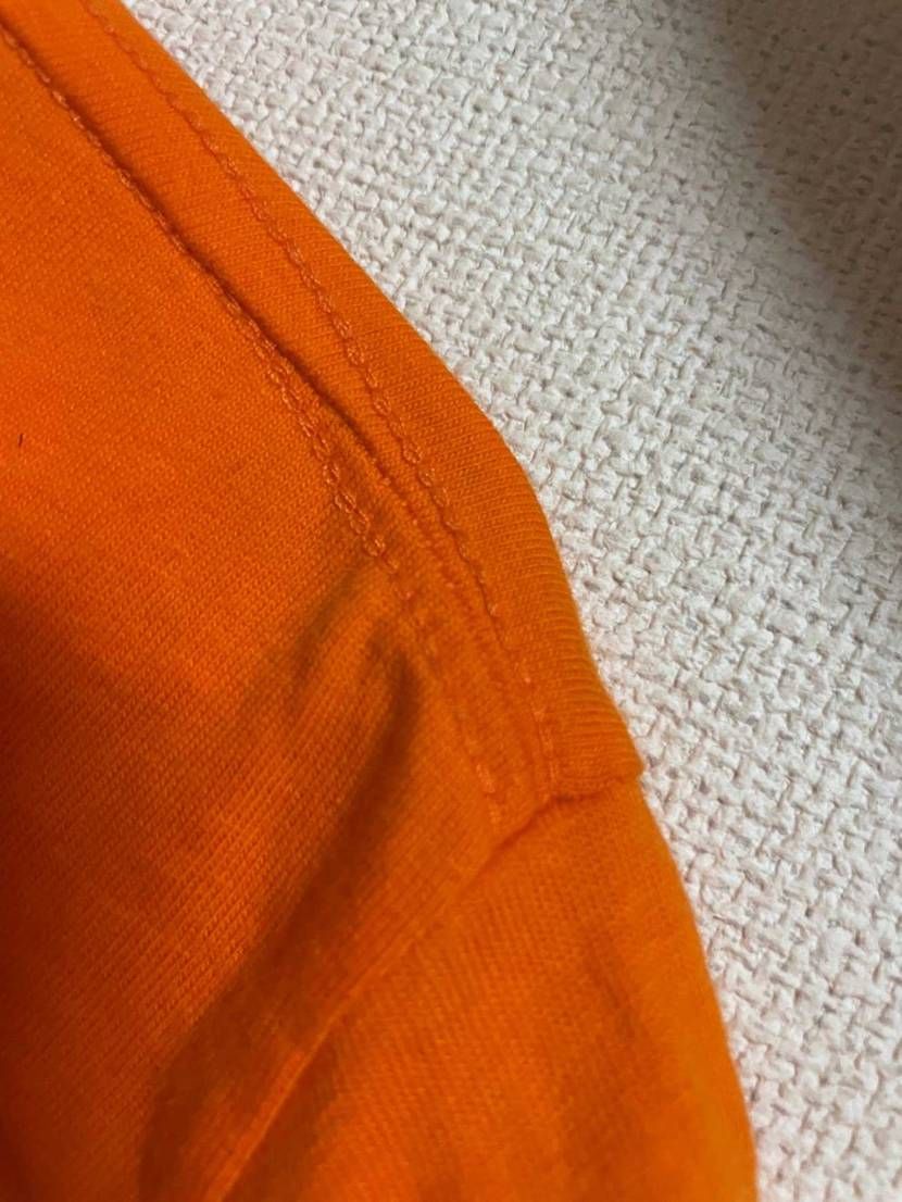 1枚目の写真の縫い目ですがすごく雑なんですが本物ですか？
