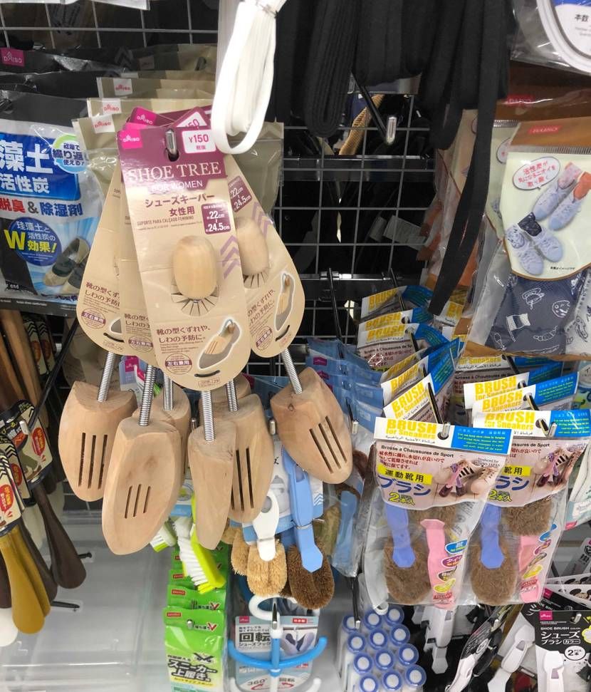 スニーカーブームなのか分からないけど、2ヶ所ダイソー行って、両店舗メンズのシュー