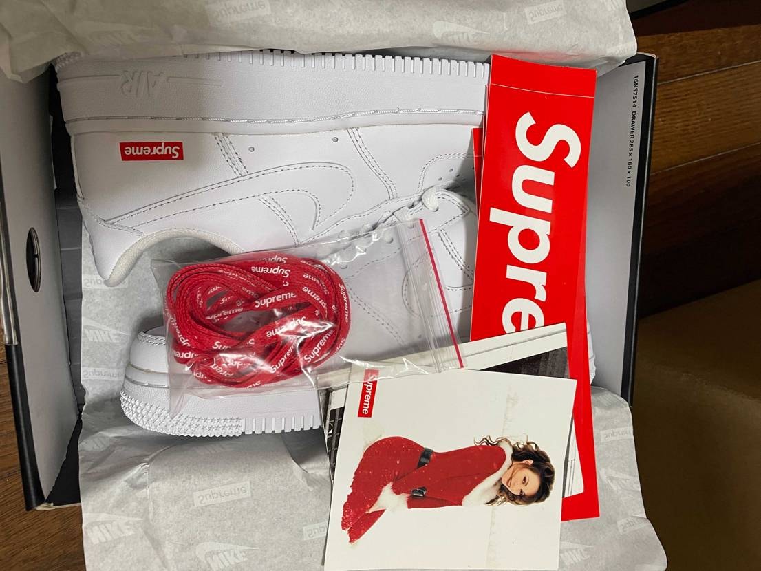 靴ひも白のままでいくか、赤に替えるか一生悩んでてずっと履けない👼👼