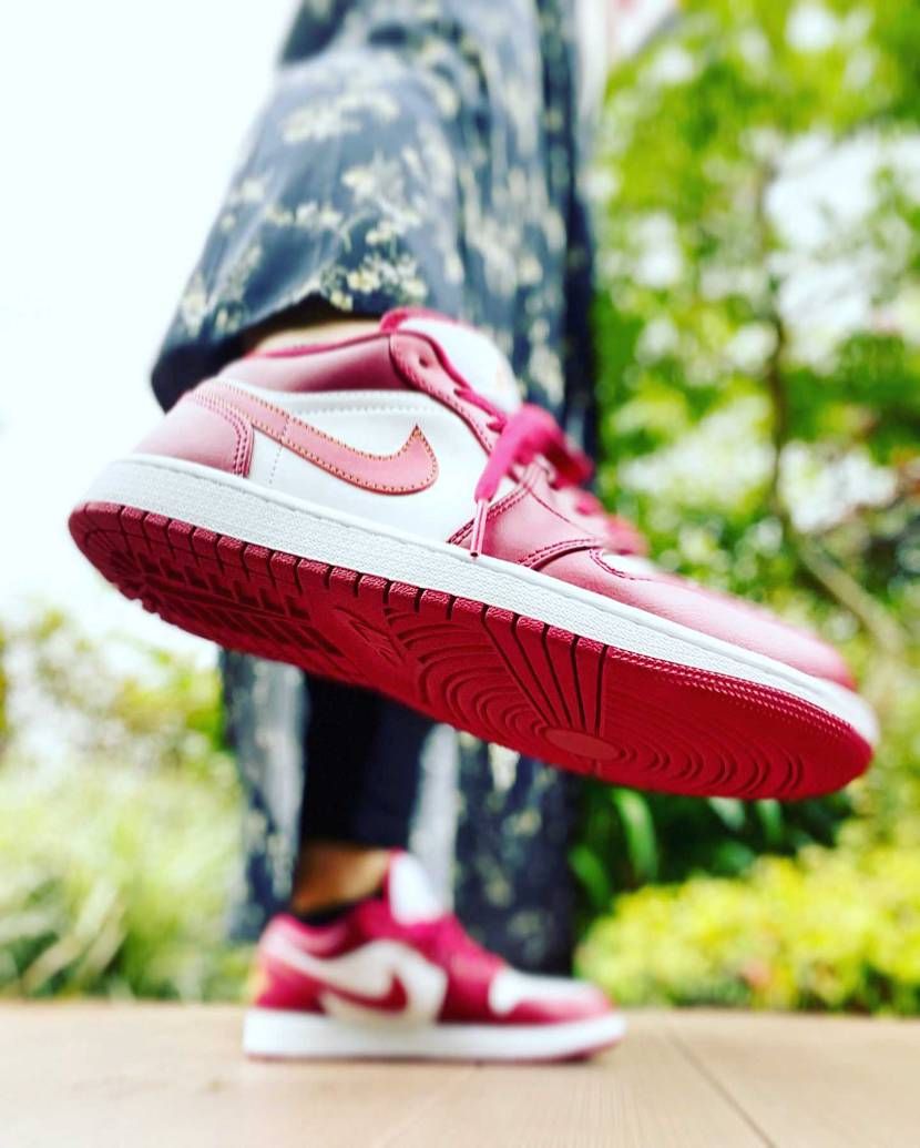AJ1 LOW🔴
dankと比べてタンの長さ違うんだね👟👀