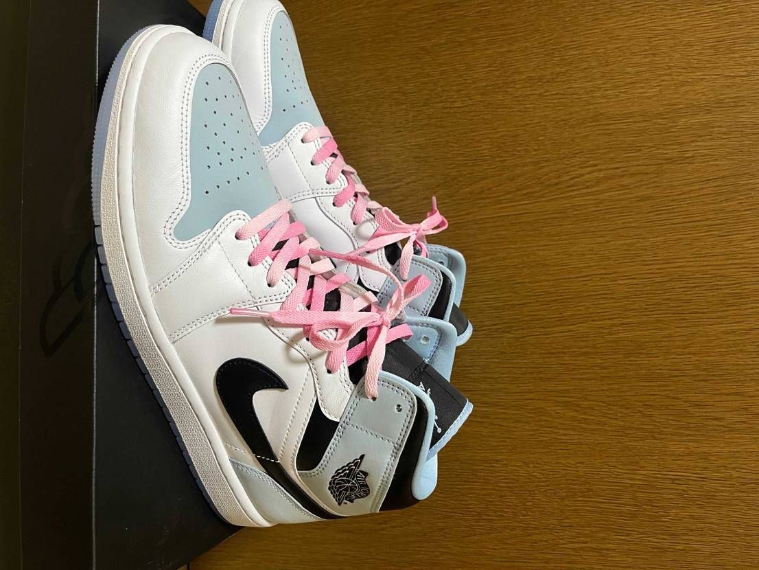 久々mid買った笑シューレース薄いピンクにしたらいい感じ😃ブラッドライン履き潰そ