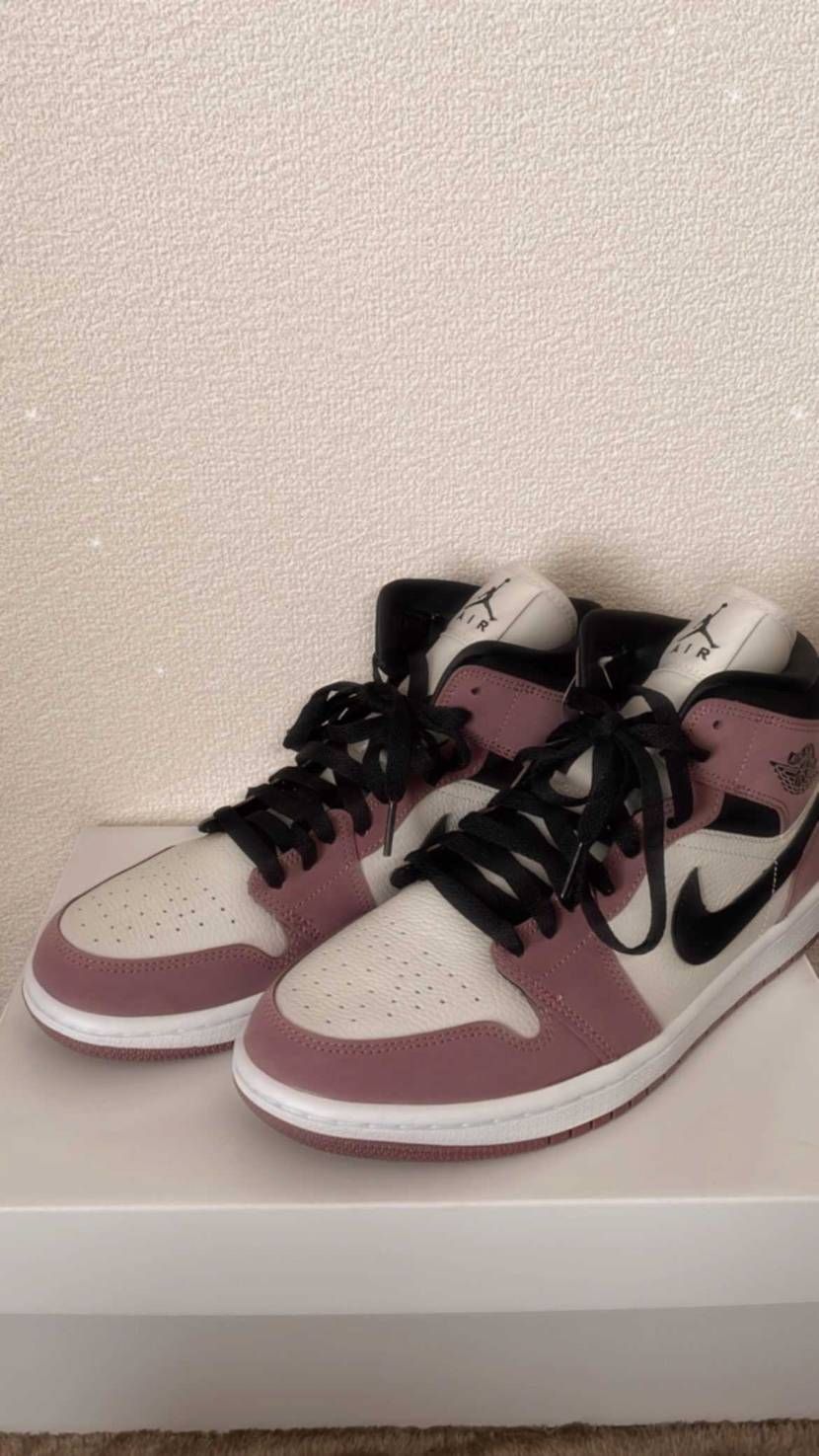 ABCの抽選で当たったジョーダン1。
初めてAJ1買ったけどこの色めちゃくちゃ