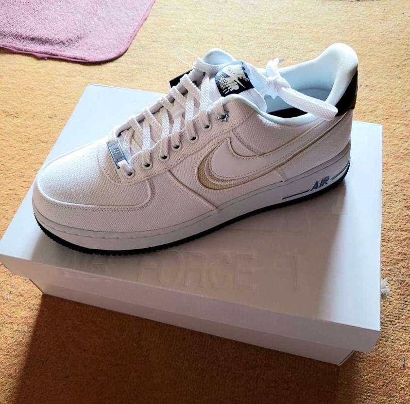 セールで購入しました！
箱も袋もなかなかいい✨
定価では買わないけれど、この値段