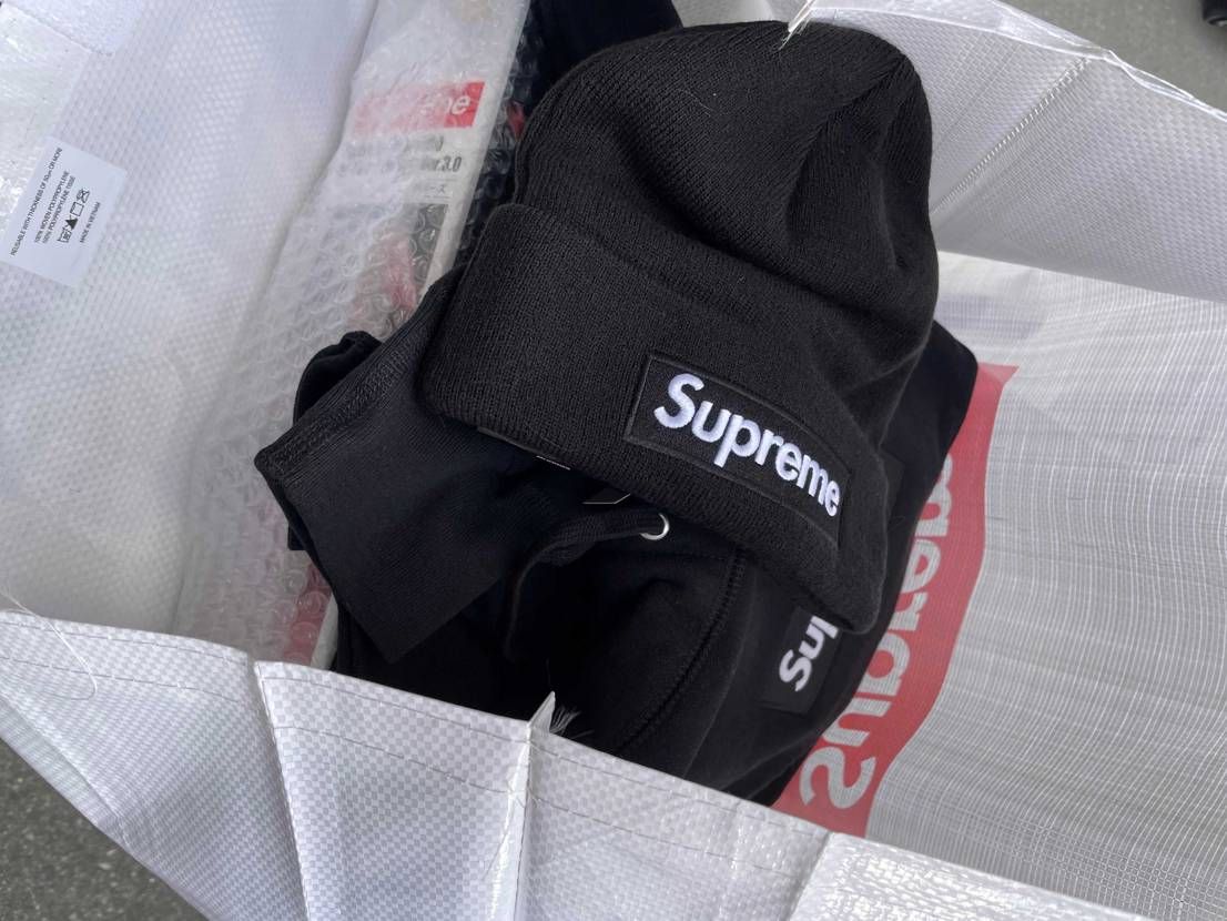 supreme大阪ボゴフーディー、ビーニー、ガンダムリス