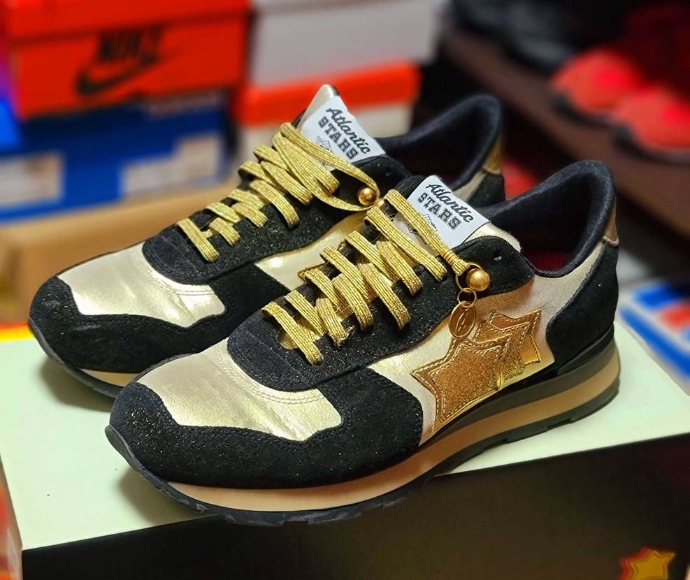 アトランティックスターズ
イタリア製で熟練した職人が、一足