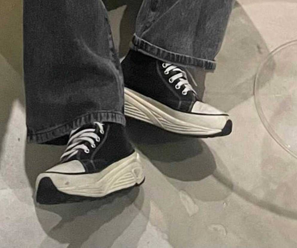 このスニーカーの詳細わかる方いらっしゃいます？