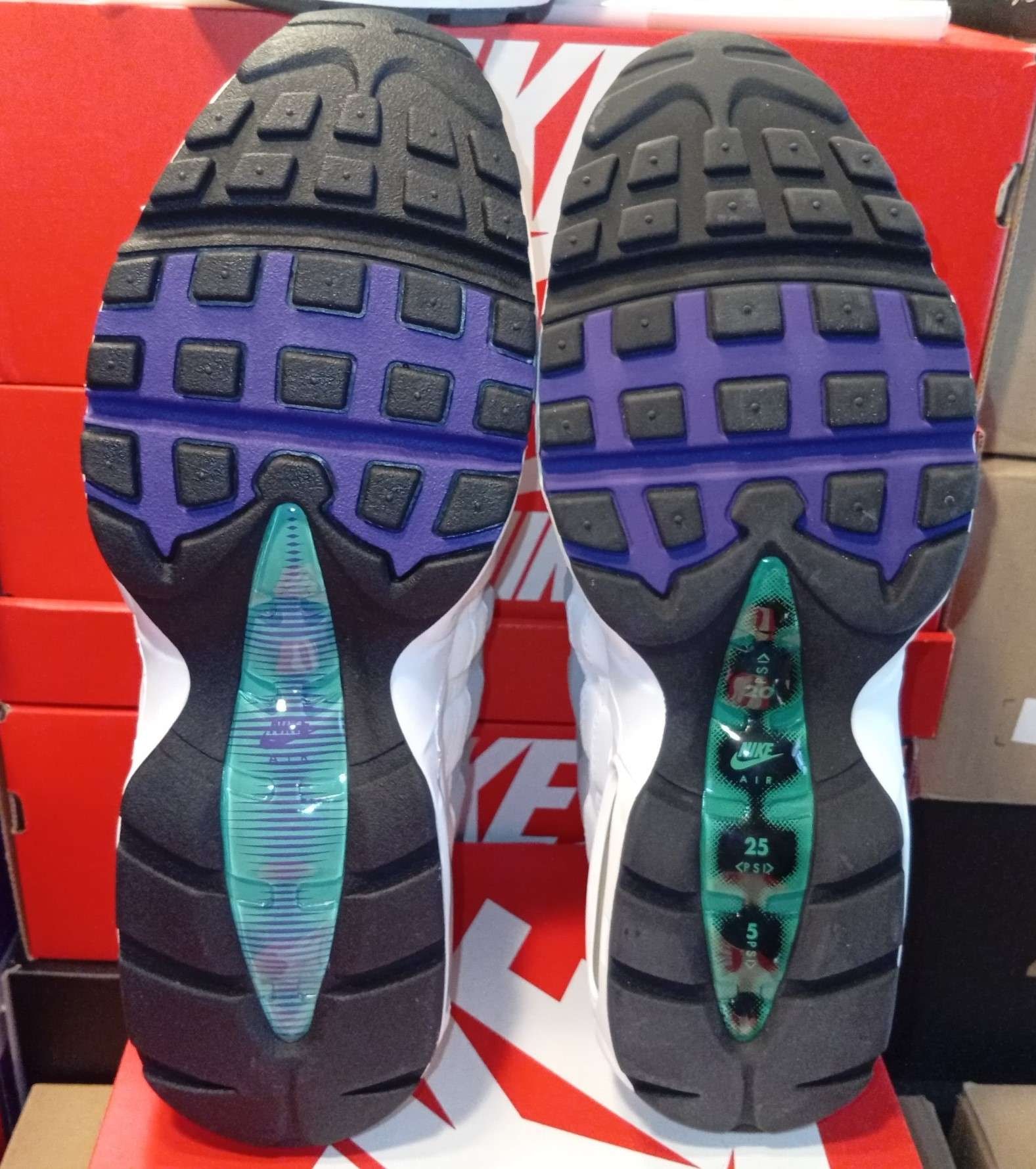 グレープグラデ届きました。
やっぱりつま先は表革では無くア