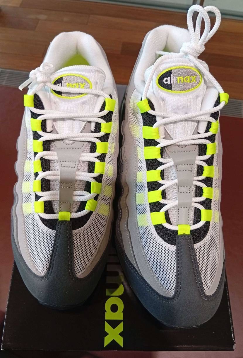 ナイキ横浜はメンズ、ウィメンズ各一足購入可だったので、メンズ