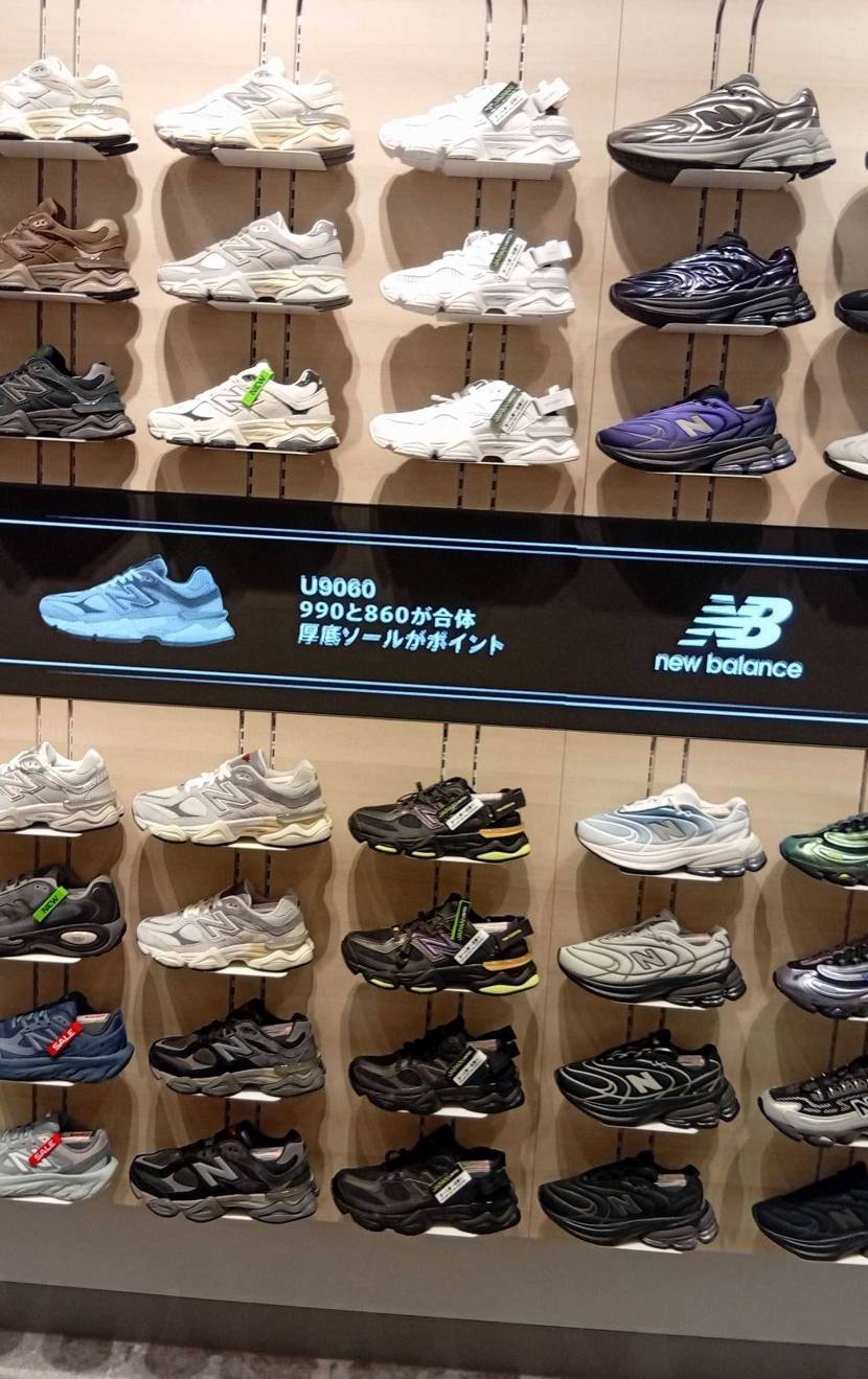 当選品引き取ってきました。
抽選だったグレーはありませんでしたが他の3色がリス