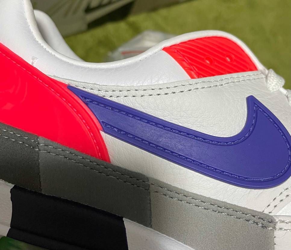 このスウッシュの付け根どうにかならんのん？笑笑