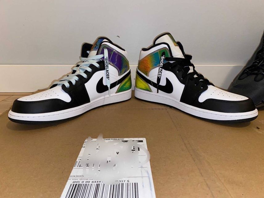 初のaj1
実家からカナダまで送っていただきました!
試しに学校に履いて行っ