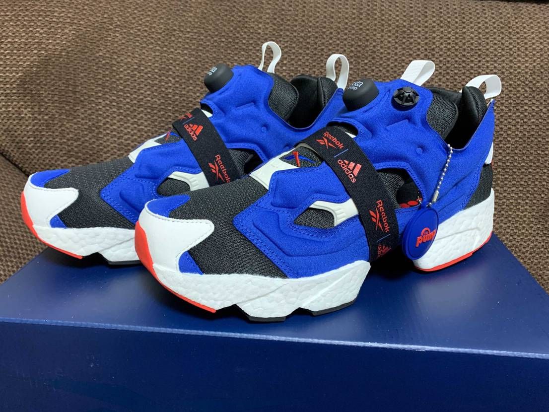 新年1足目2足目が同時にReebokから届きました。
アイ