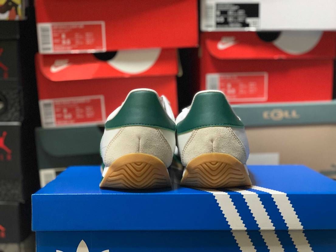 puma履いてadidas買いました😲