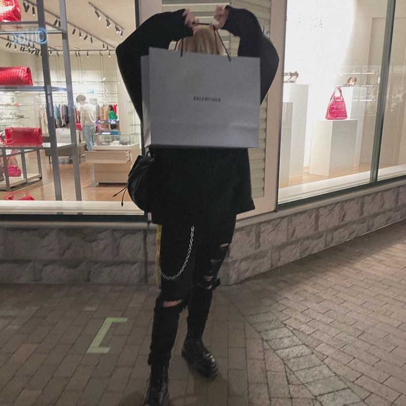 て