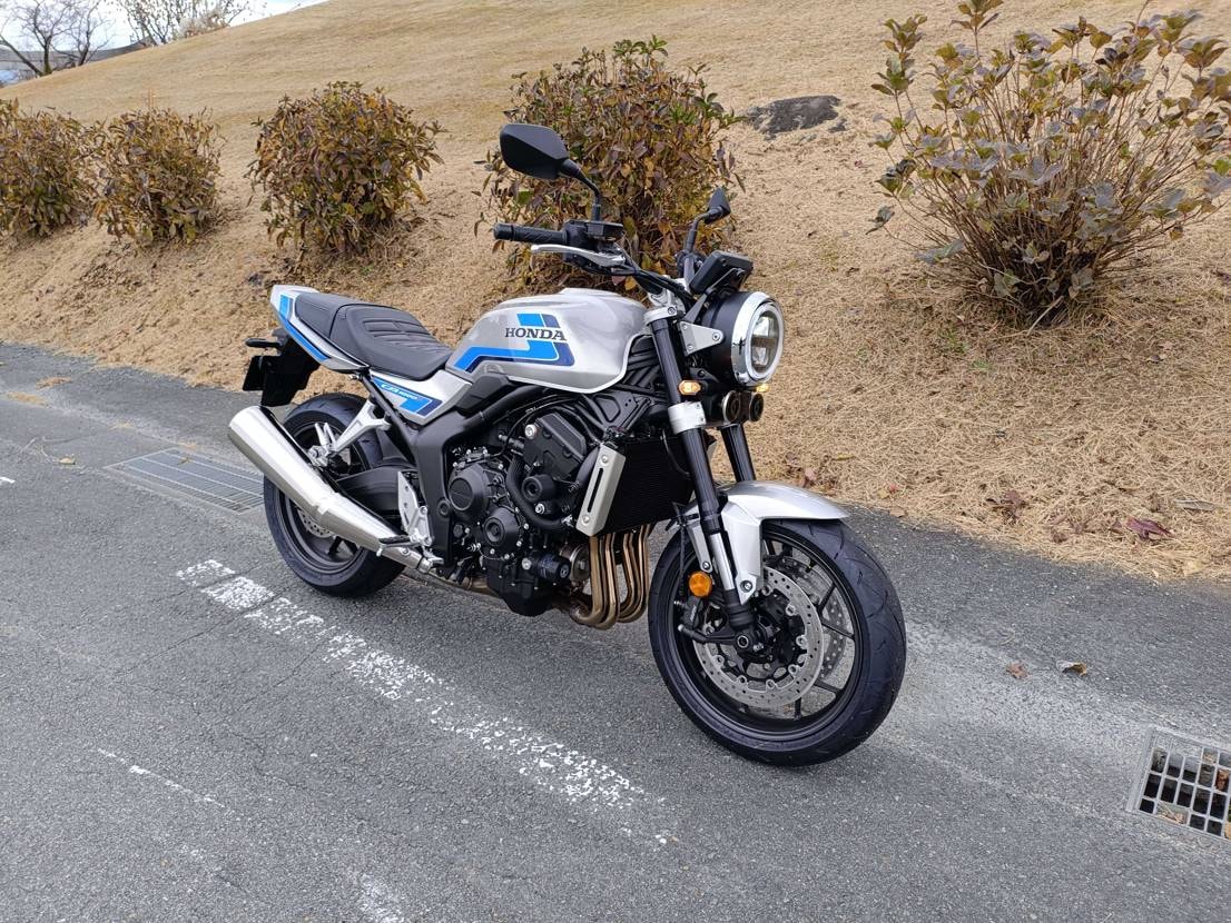 久々の投稿。スニーカーから最近バイクに嵌ってました。
スニ