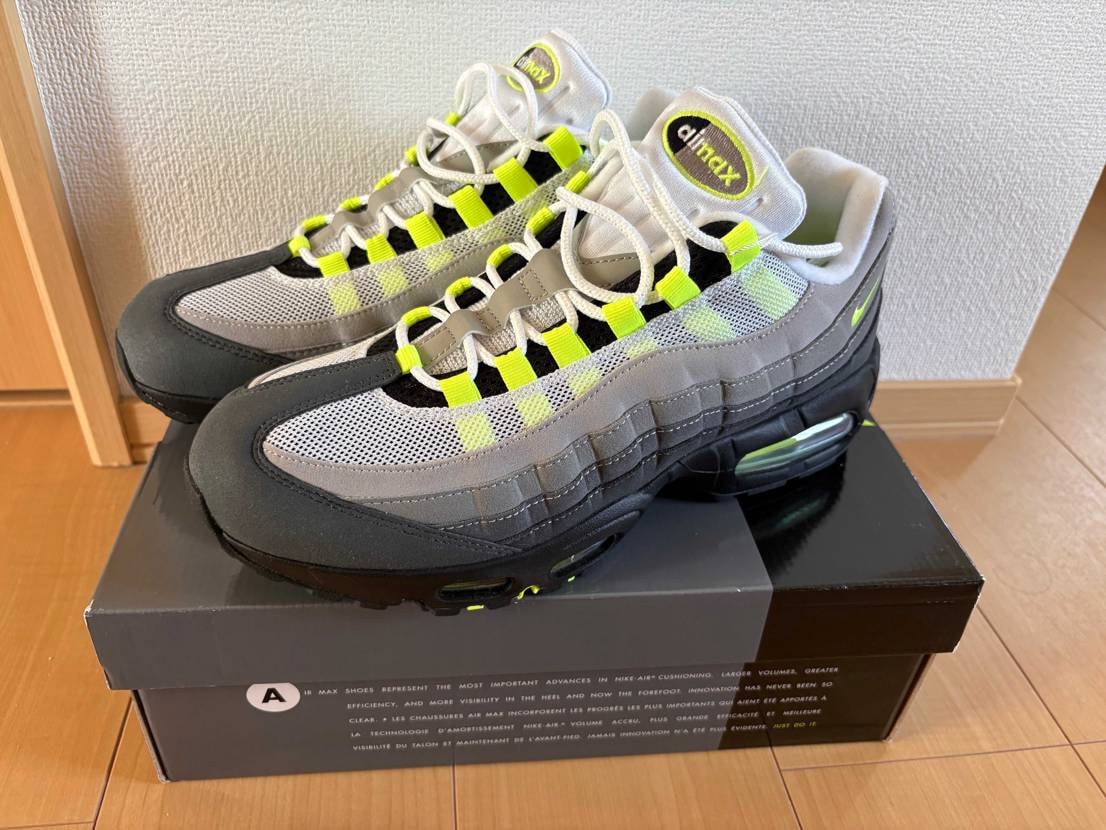 ウィメンズ買おうか迷ったけどメンズで購入。
95年当時中3でイエローグラデに憧