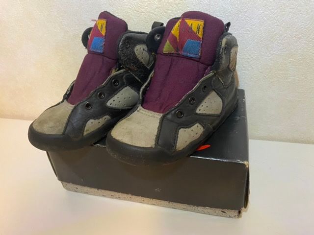 どなたかご存知でしたら教えてください。

幼い頃履いていたジョーダンなのです