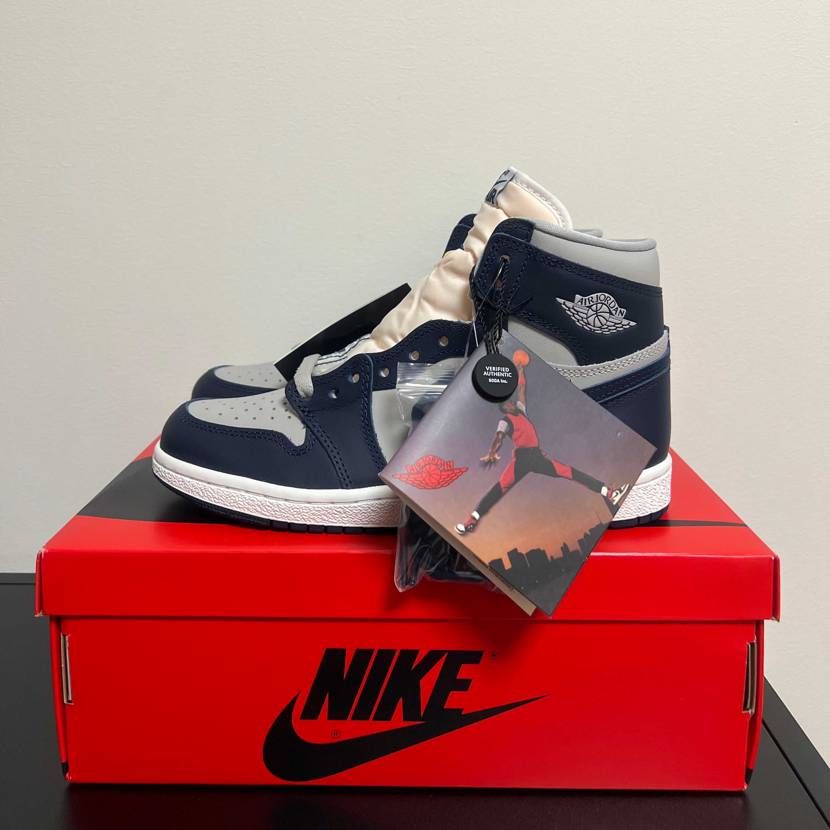 まさかの黒タグ届きました！！！！！！！
若干箱に凹みはあったけど謎ステッカーも