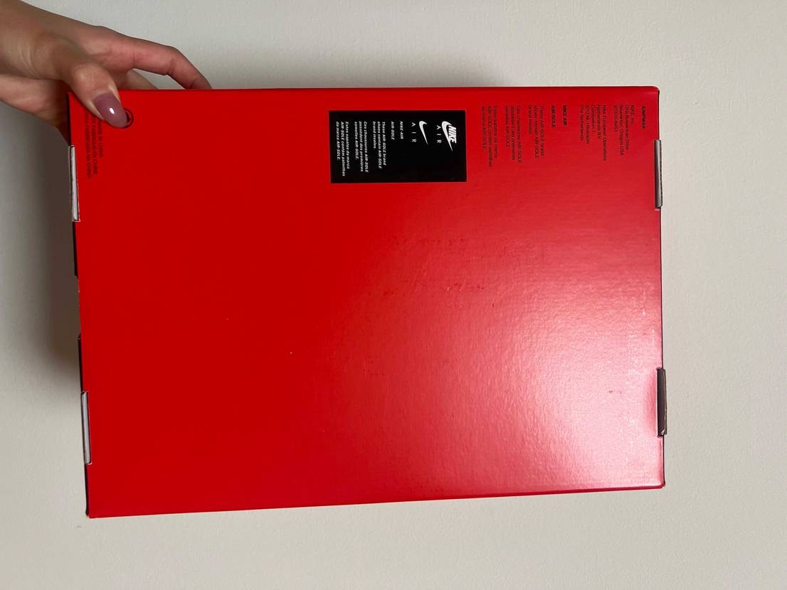 まさかの黒タグ届きました！！！！！！！
若干箱に凹みはあっ