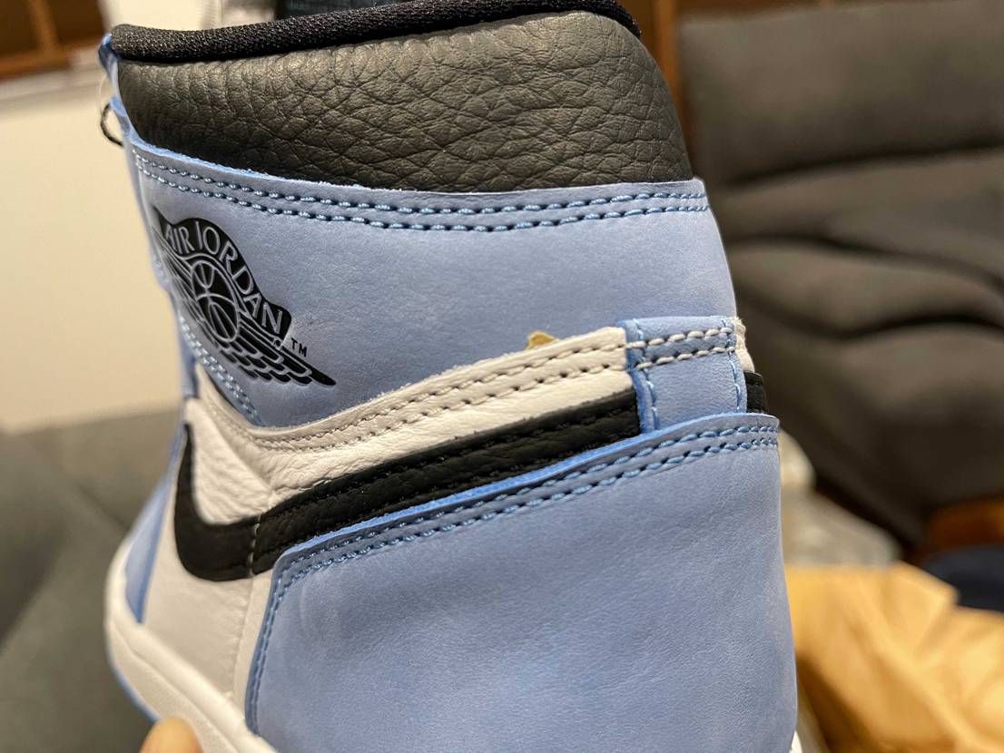 スニダンさんありがとうございます。
カッコイイんだけど、ゴミ縫い付けされてて笑