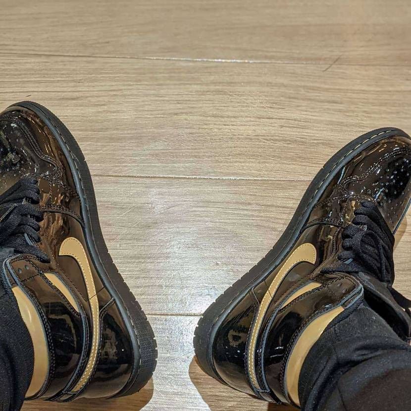 実際履いてみると、エナメルかっこええわ😄
Jordan 1 Retro High