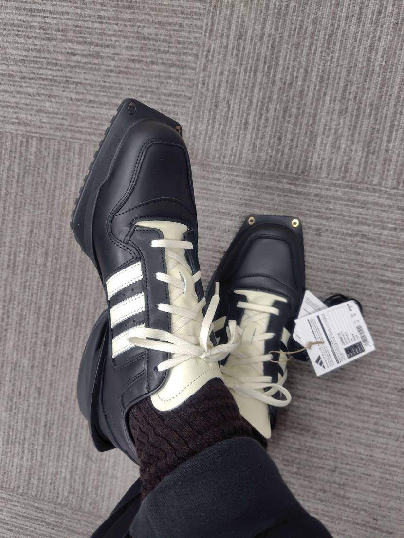 喜べ、いつもと同じメンズのマイサイでいいぞ。
ミッドソールがドレスシューズみた