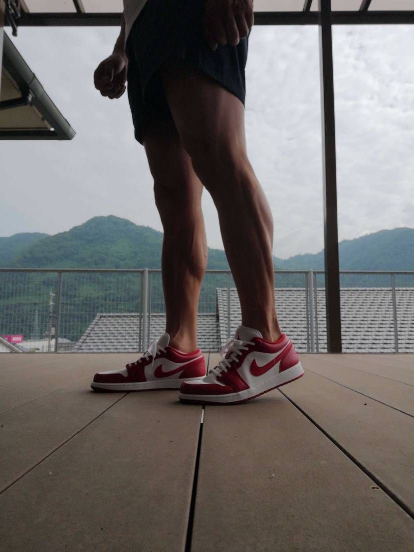 先月からスニーカー買い始めてまだ四足ですが、本日初おろし✨