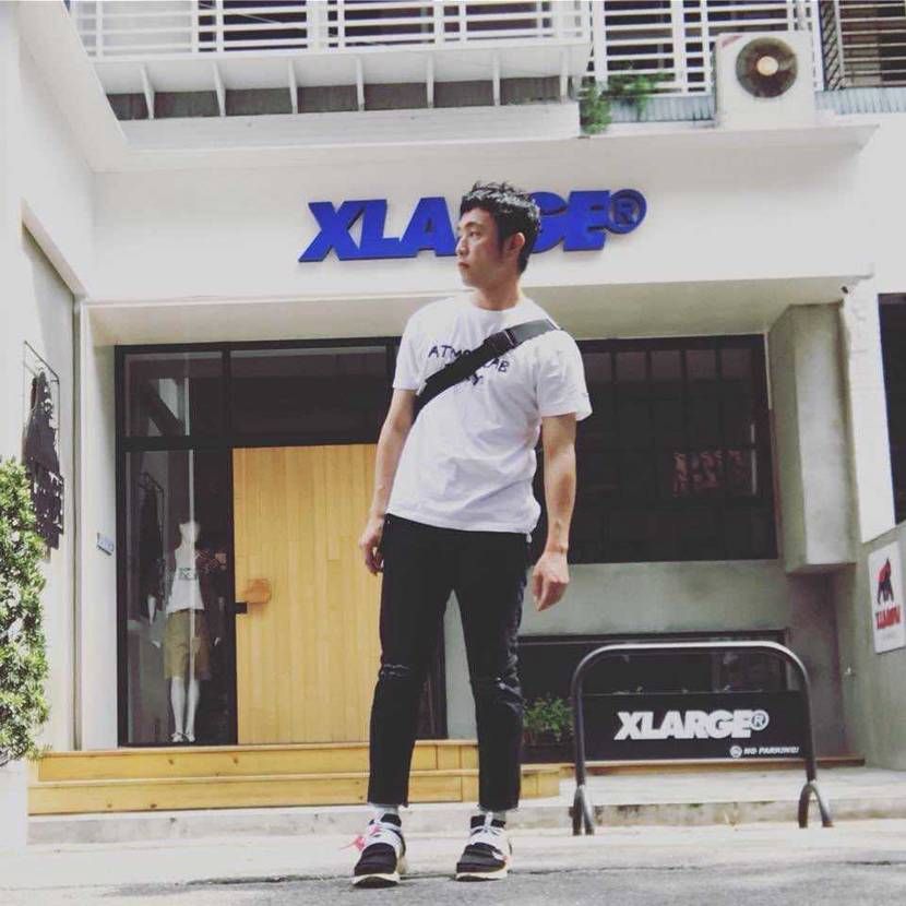名前: ショウキン
撮影場所:：台湾台北東區
トップス：ATMOS TOKY