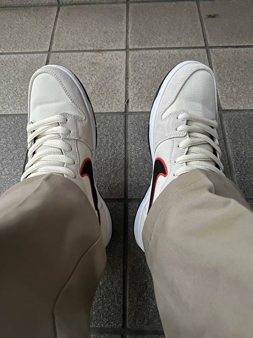 ダンクハイはスニーカー単体だけで見たらシューレース合ってたと思うけど、履いたら黒