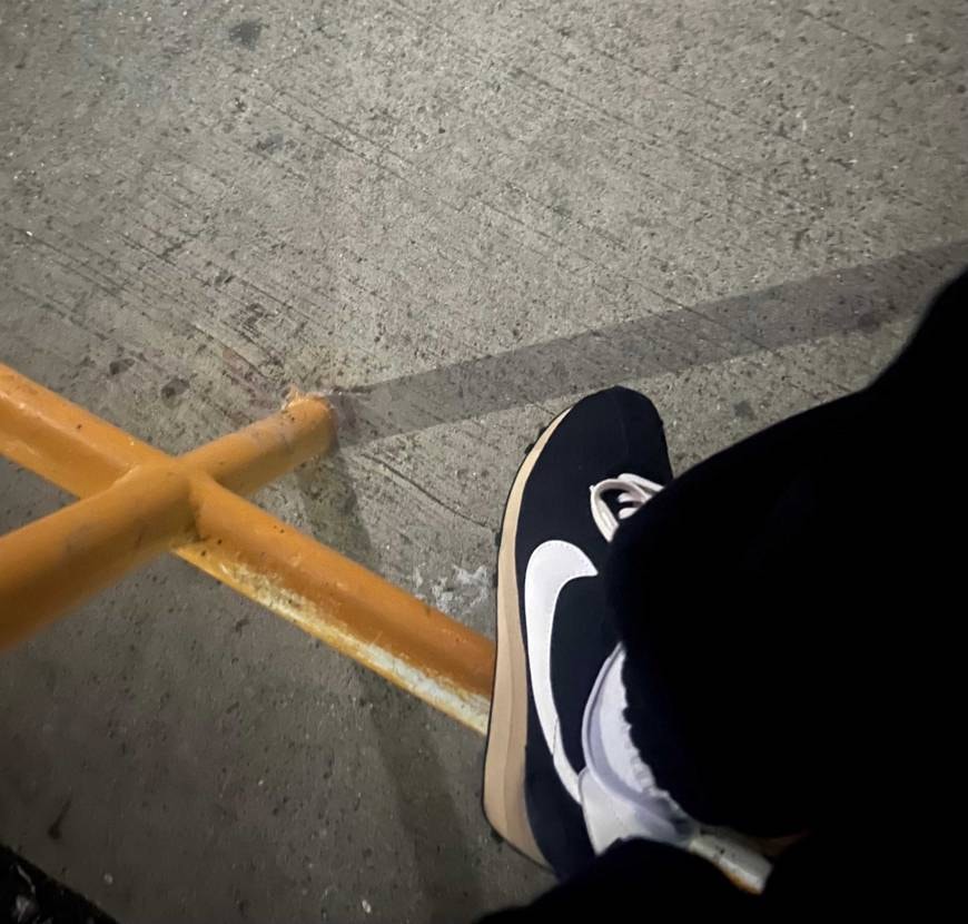 ようやく納得の価格で発見できたので購入
粗めのメッシュとソールの色がいい