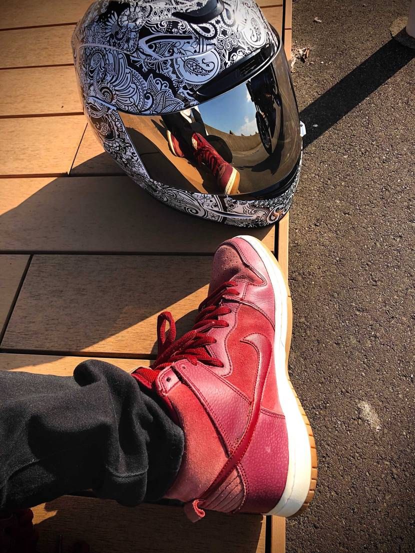 やっと休みなんで、涼しいうちに海まで朝ツーリング😎
バイク用に履いてるなんか昔