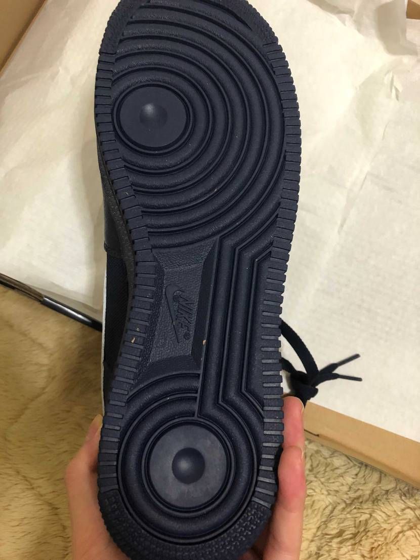 ZOZOでゴアテックスAF1買ったけど状態微妙いな…
ソールに付いてる茶色いの