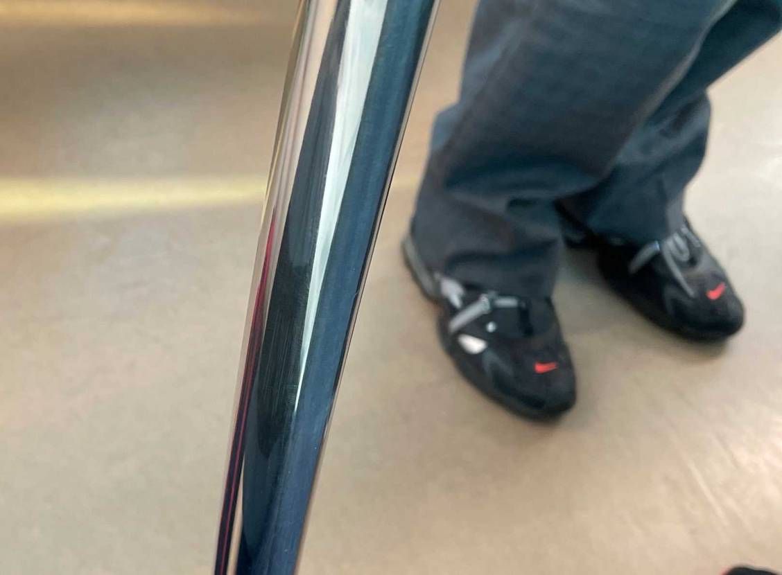 すみません。このスニーカーわかる方いますか？