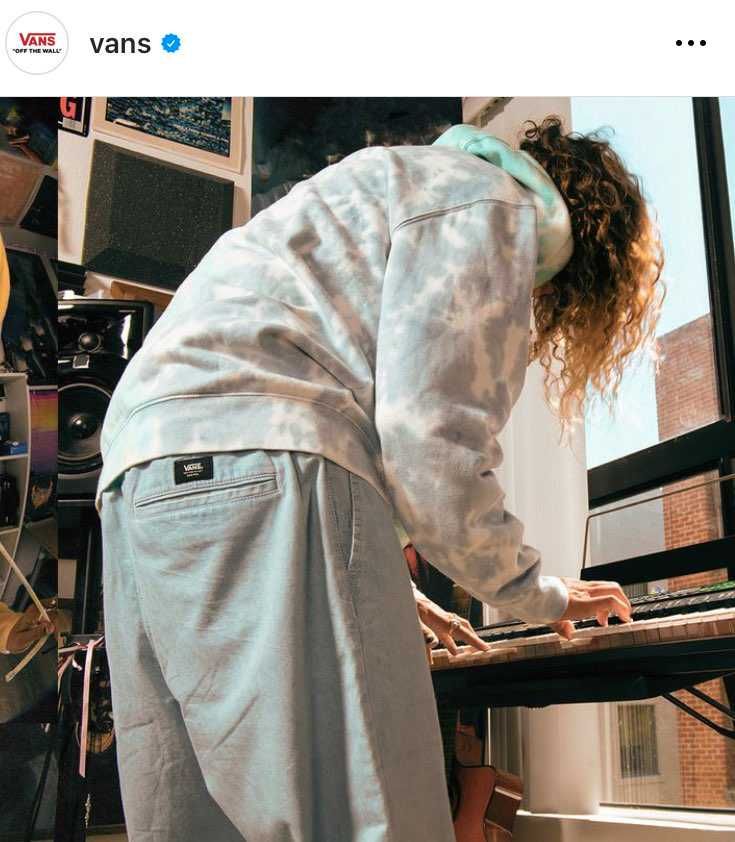 このVANSのパンツを日本で購入出来るショップ又はオンライン