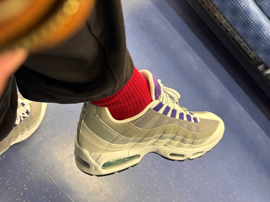 坐骨神経痛来てるし、買えんかったし帰るわ、また5年後、金ういたし日高屋で飲むけど