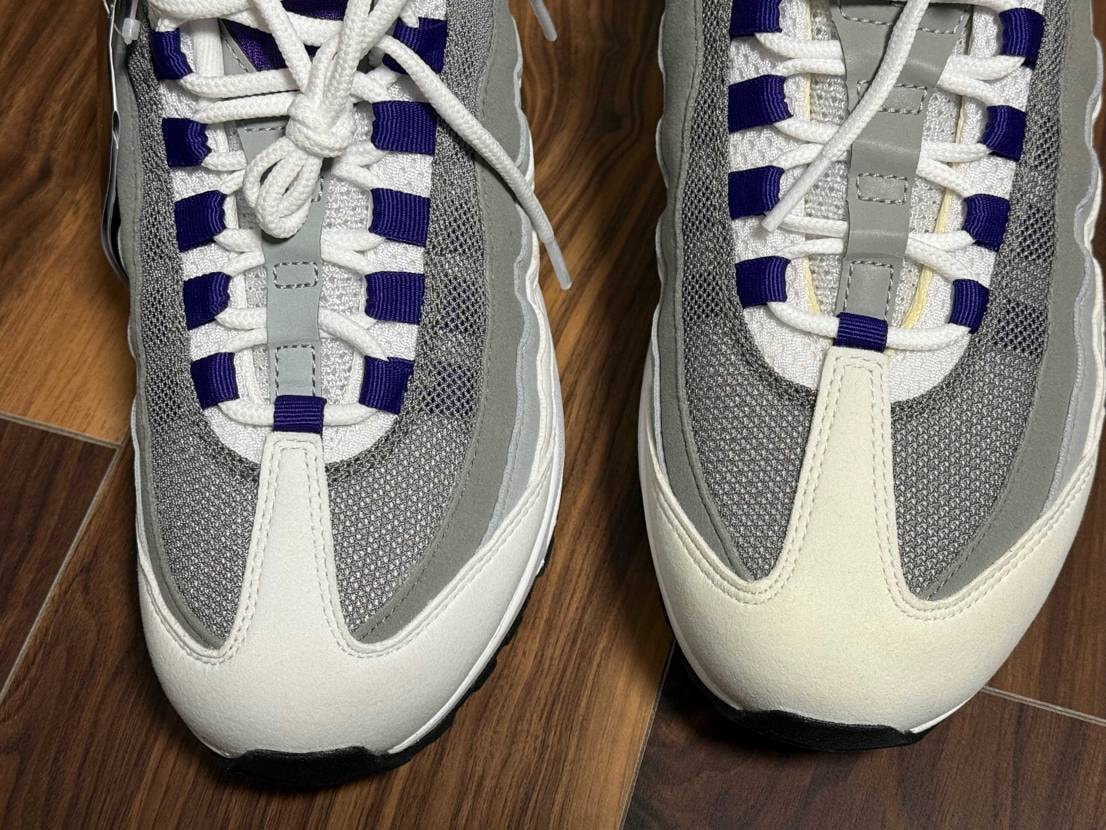 新品でこの黄ばみありえます？
右側が黄ばみ製品、左側が正常品？です。