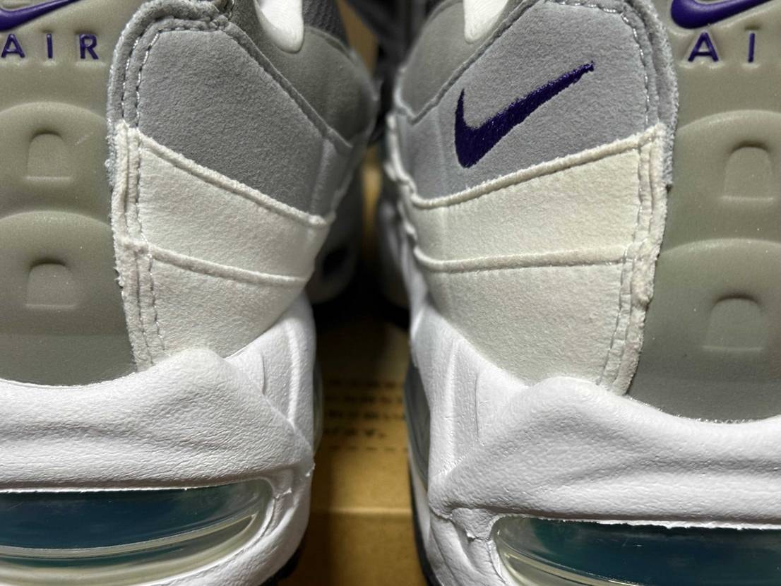 新品でこの黄ばみありえます？
右側が黄ばみ製品、左側が正常