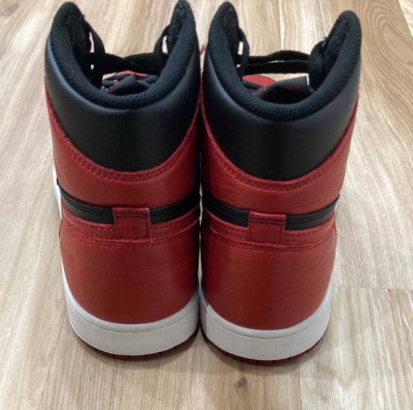 スニダンで中古を購入
1枚目が出品写真、2枚目が実際届いた物の写真
んー、シ