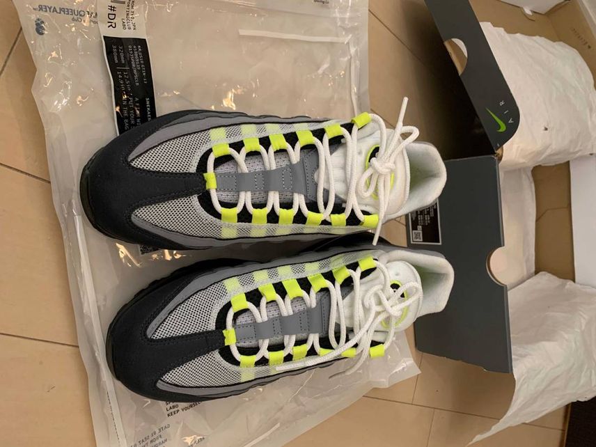 エアマックス95ネオンイエロー(27センチ)
25000円にて中古出品しました