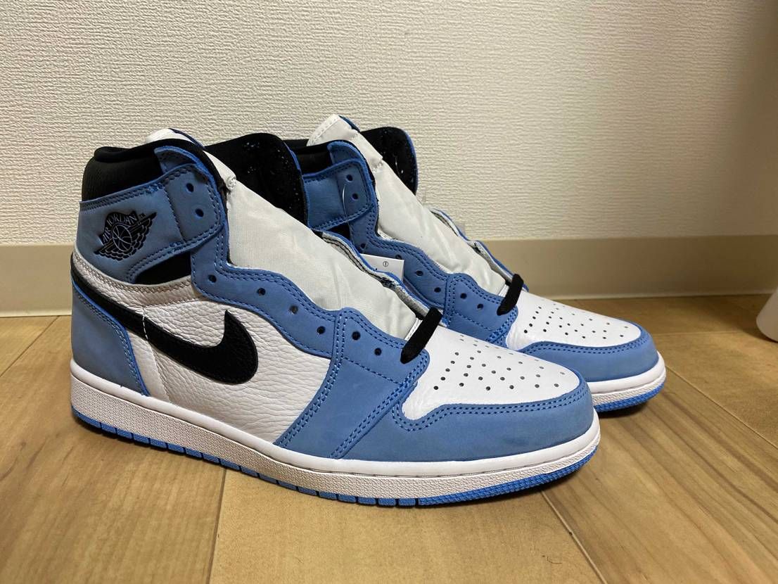 届きました🎵北海道なので雪溶けるまでは飾って楽しもうと思いま