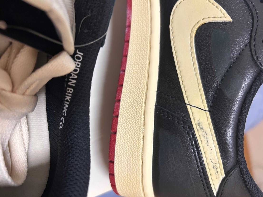 内側のスウォッシュこれは加工？それともNIKEクオリティ？